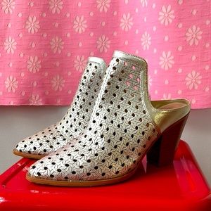 The Fix Women's Jaeda Open Weave Mule Shoetie Ankle Bootie 9.5 silver western